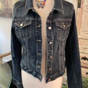 White House Black market size 10